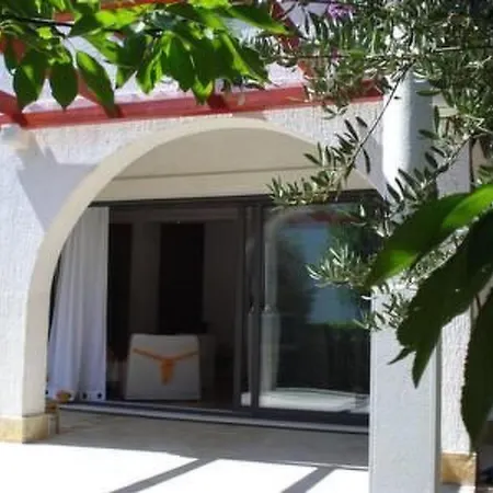 Mit Garten- Grill Und Terrasse By Interhome * 特罗吉尔