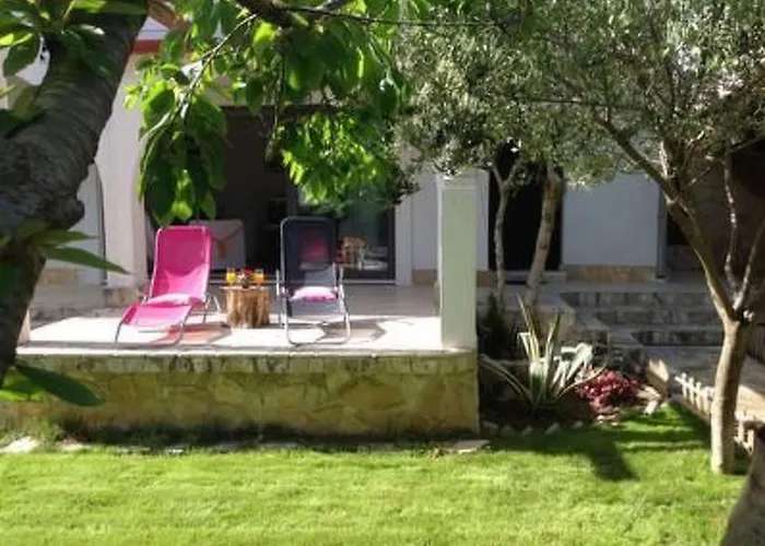 Mit Garten- Grill Und Terrasse By Interhome 特罗吉尔