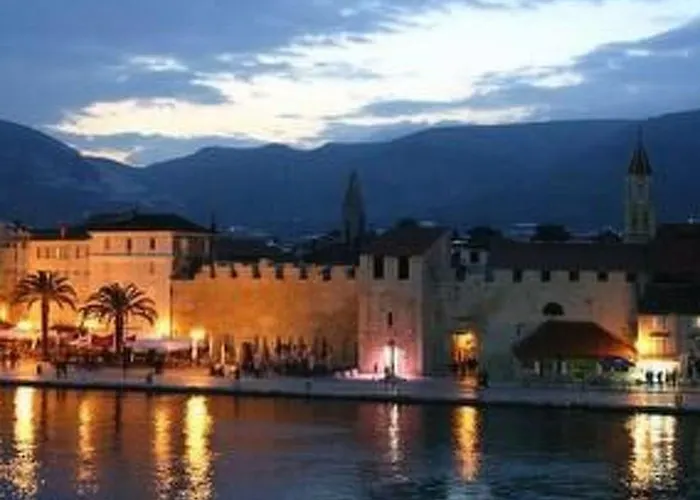 Mit Garten- Grill Und Terrasse By Interhome 特罗吉尔